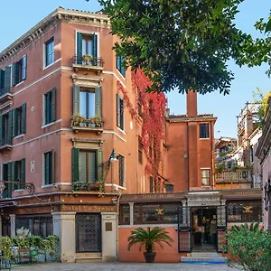 *** Отель La Fenice Et Des Artistes Италия